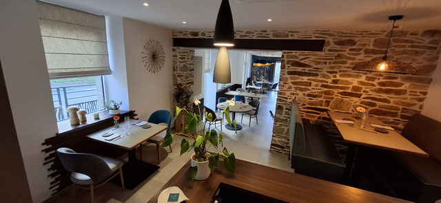 Table sur banquette haute